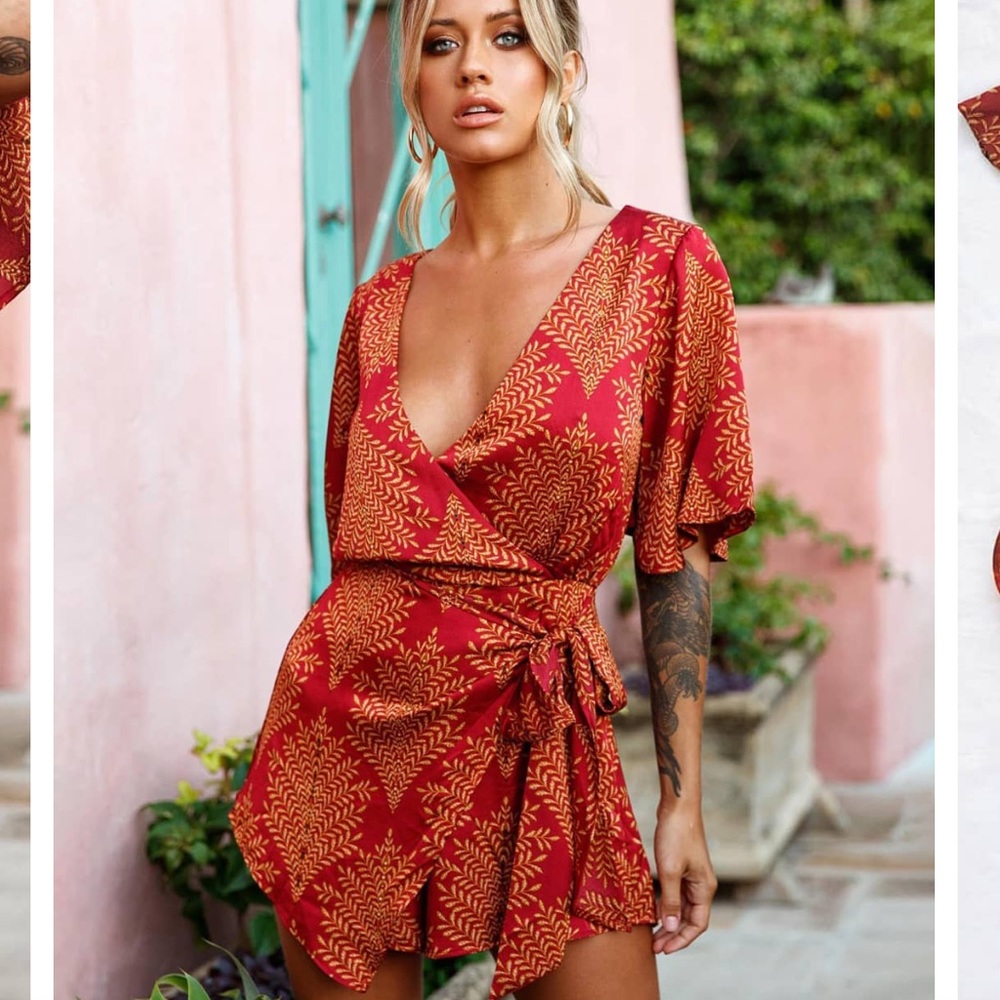 Selfie Leslie V-line wrap romper leaf print wine